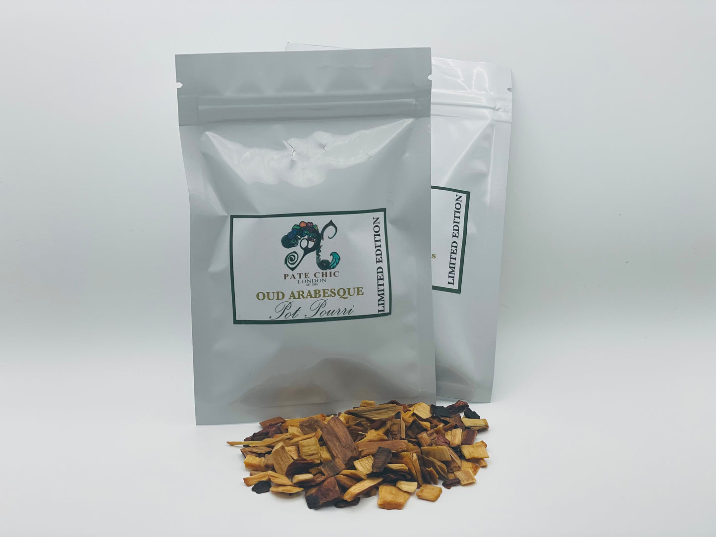 Pate Chic Oud Arabesque Wood Chip Pot Pourri