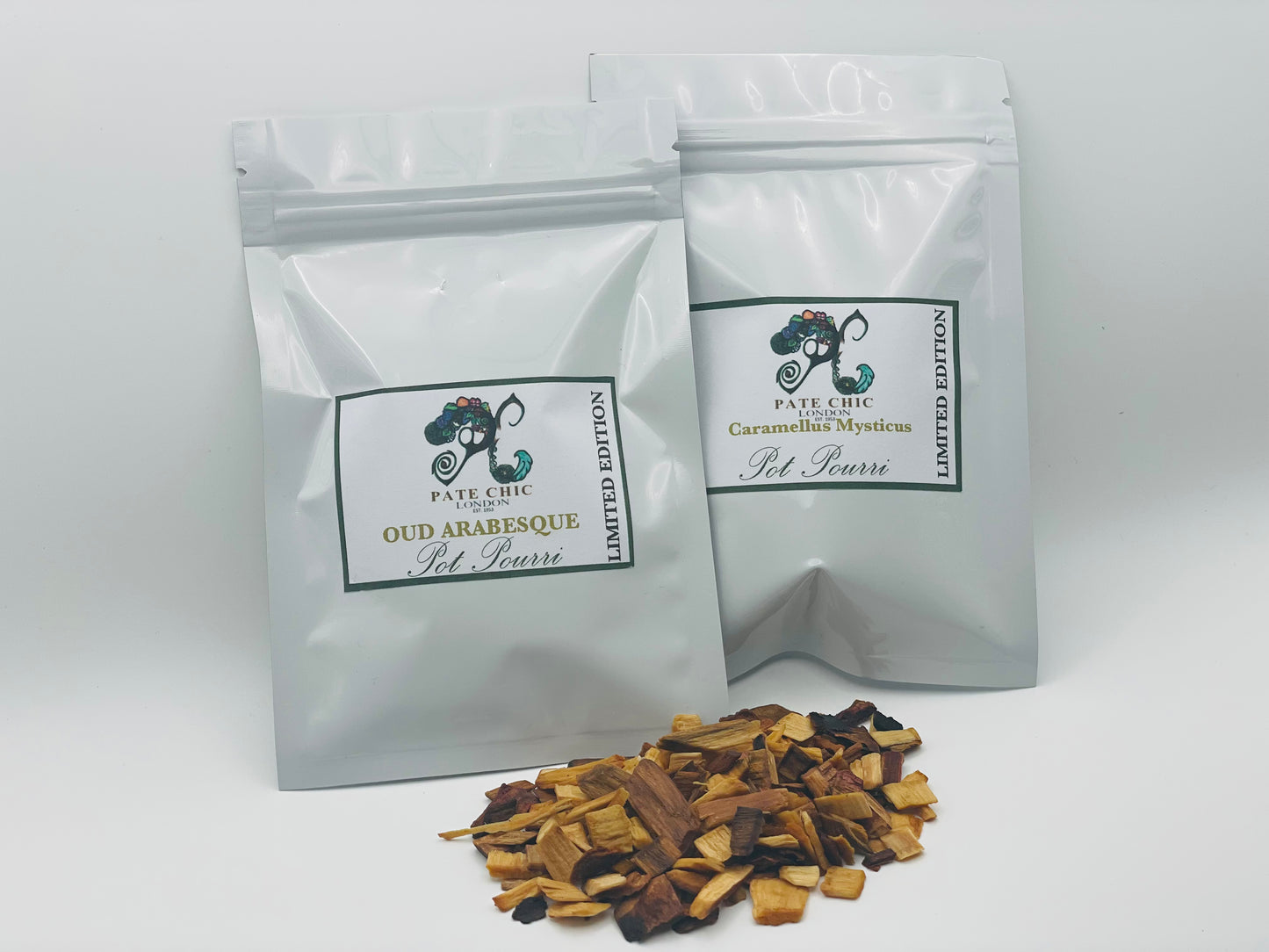 Pate Chic Oud Arabesque Wood Chip Pot Pourri